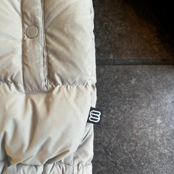 Aritizia TNA Super Puff Original Length, Size SMALL - Picture 8 of 8